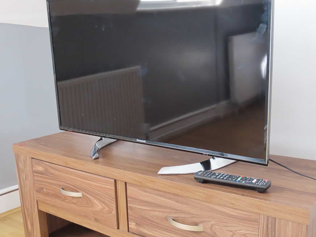 Ramsgate room TV