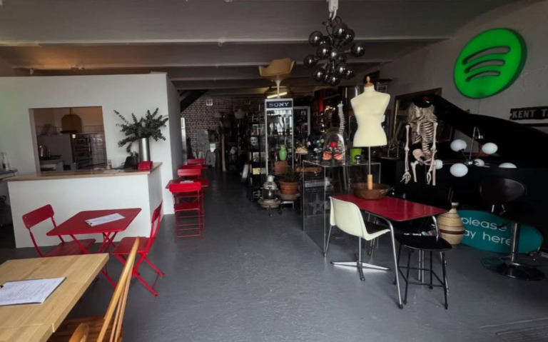 CUBO  Pizzeria • Arch 16 Retro & Vintage Shop